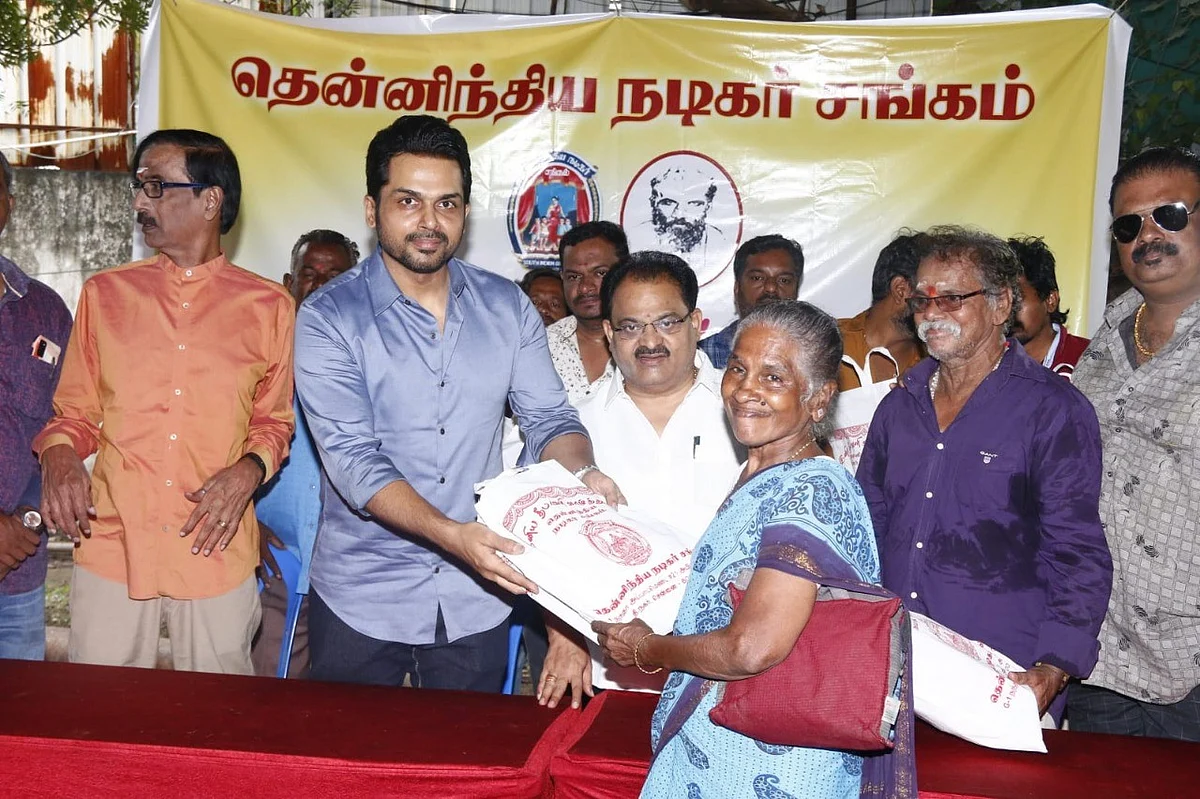 நடிகர் சங்க உறுப்பினர்களுக்கு தீபாவளி பரிசு: நடிகர் கார்த்தி வழங்கினார்
