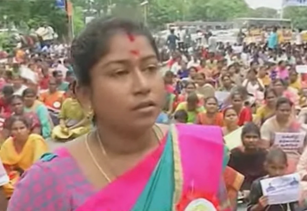 `முதல்வர் ஸ்டாலினிடம் பிச்சை கேட்கிறோம்; வேலை கொடுங்கள்'- உண்ணாவிரதப் போராட்டத்தில் ஆசிரியைகள் கண்ணீர்