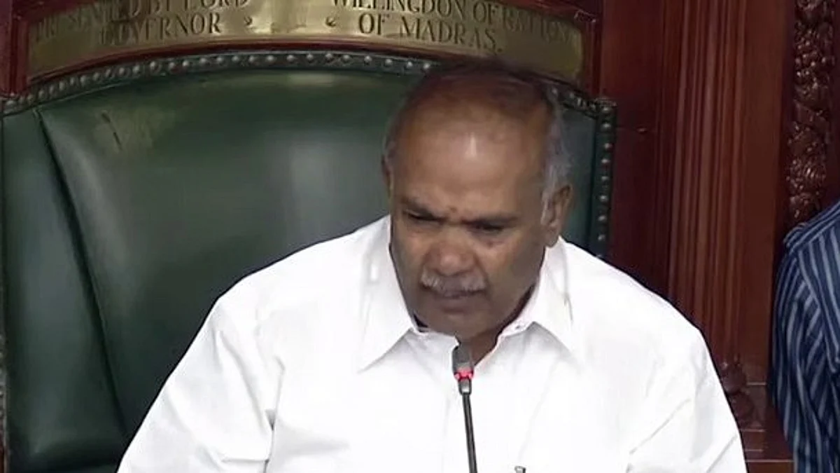 `நீங்கள் அவற்றை கண்டு பயப்படுகிறீர்கள்’- ஈபிஎஸ் ஆதரவு எம்எல்ஏக்களை வெளியில் அனுப்பிய சபாநாயகர்!