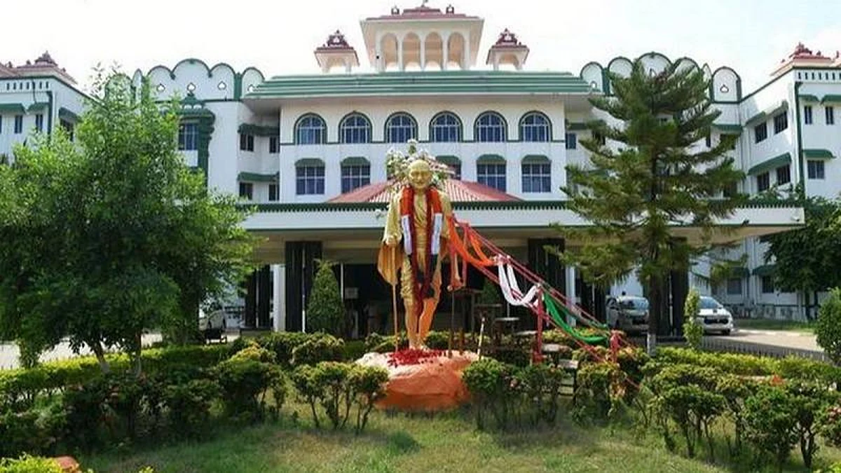 கோயில் பெயரால் தனிநபர்கள் நடத்தும் இணையதளங்களை முடக்கவும்: தமிழக அரசுக்கு உயர் நீதிமன்றம் உத்தரவு!