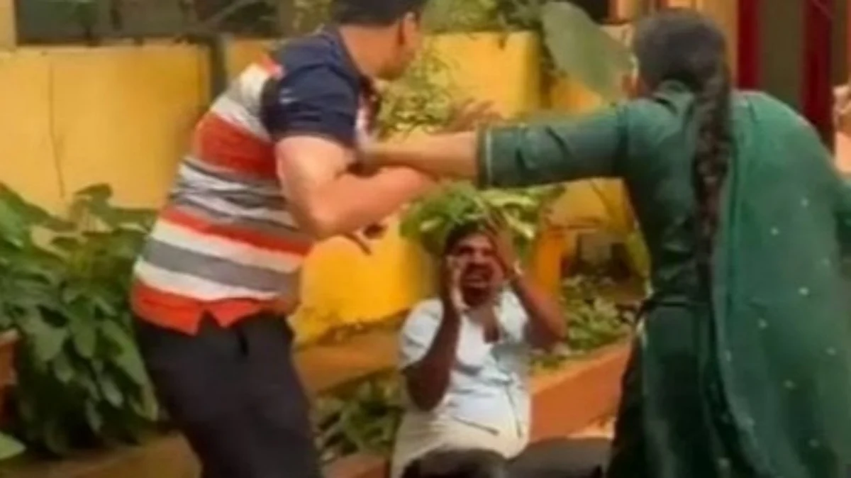 பள்ளியிலேயே எல்கேஜி மாணவிக்கு பாலியல் வன்கொடுமை:குற்றவாளியைப் பிடித்து நையப்புடைத்த பெற்றோர்