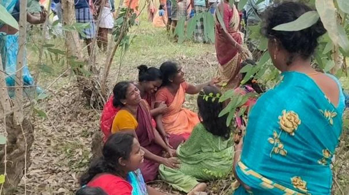 தைலமரக்காட்டில் 2 பெண்கள் வெட்டிக்கொலை: காளான் பறிக்கச் சென்ற இடத்தில் பயங்கரம்