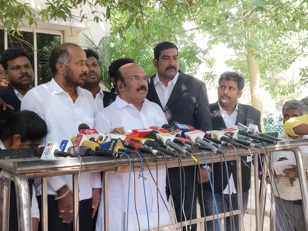 தீபாவளி முடிந்து 3 நாட்களாகியும் தமிழக அரசு மயக்கத்திலேயே இருக்கிறது: முன்னாள் அமைச்சர் ஜெயக்குமார் தாக்கு