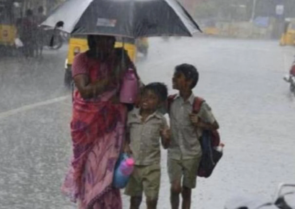 தொடரும் கனமழையால் பள்ளிகளுக்கு நாளை விடுமுறை: திருவள்ளூர் கலெக்டர் அறிவிப்பு