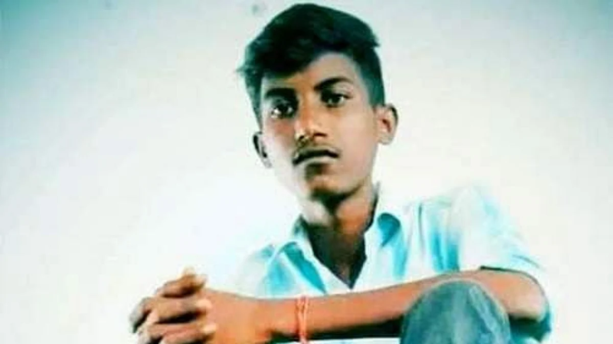 என் மரணத்திற்கு முழு காரணம் ஆன்லைன் ரம்மி தான் : வாட்ஸ் அப் ஸ்டேட்டஸ் வைத்து விட்டு ரயில் முன் பாய்ந்த மாணவன்