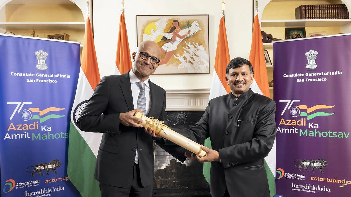 அமெரிக்காவில் பத்மபூஷன் விருதினைப் பெற்றுக்கொண்டார் சத்யா நாதெள்ளா: இந்திய மக்களுக்கு நன்றி!