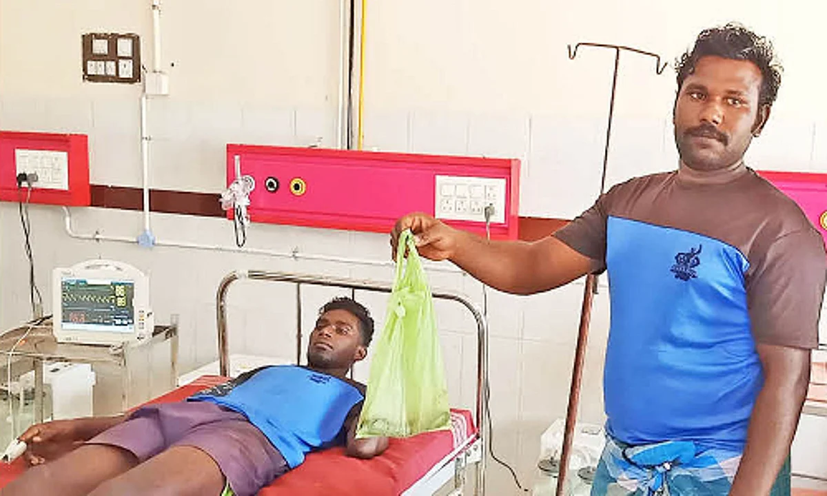 கட்டுவிரியன் பாம்புடன் மருத்துவமனைக்கு வந்த கட்டுமானத் தொழிலாளி: மருத்துவர், ஊழியர்கள் அதிர்ச்சி