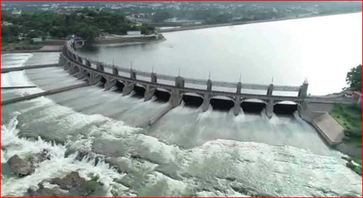 ஆடு, மாடுகளுடன் வெளியேறிய மக்கள்; கிராமங்களை மூழ்கடித்து கடலை நோக்கி விரைகிறது மேட்டூர் உபரிநீர்!