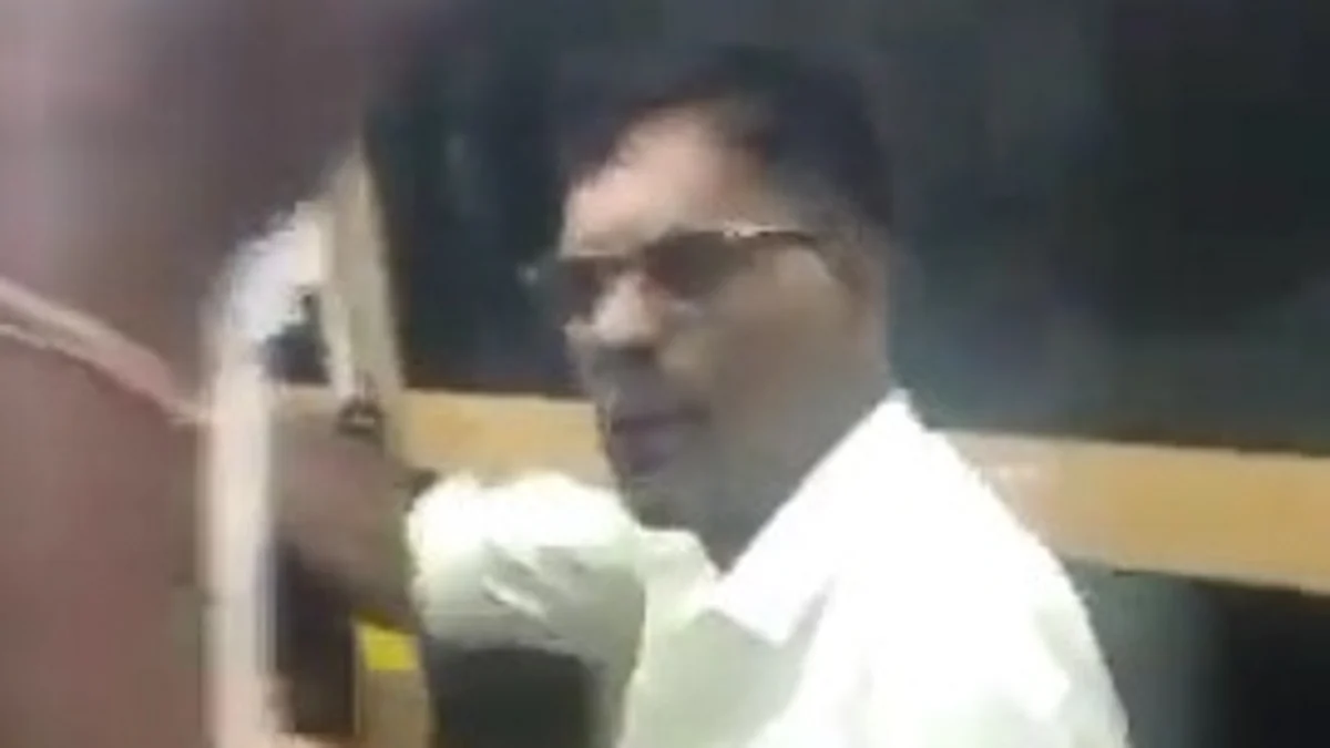 `கை தெரியாமல் பட்டுவிட்டது, அமைதியா உட்காரு'- ஓடும் பேருந்தில் பெண்ணிடம் சில்மிஷம் செய்த போலீஸ்காரர் மிரட்டல்