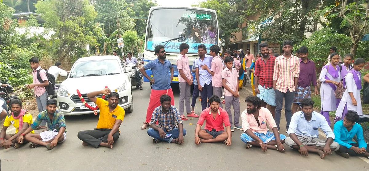 கனஜோராய் கள்ளச்சாராயம் விற்பனை; கண்டுகொள்ளாத காவல்துறை: கொந்தளித்து வீதியில் இறங்கிய மக்கள்!