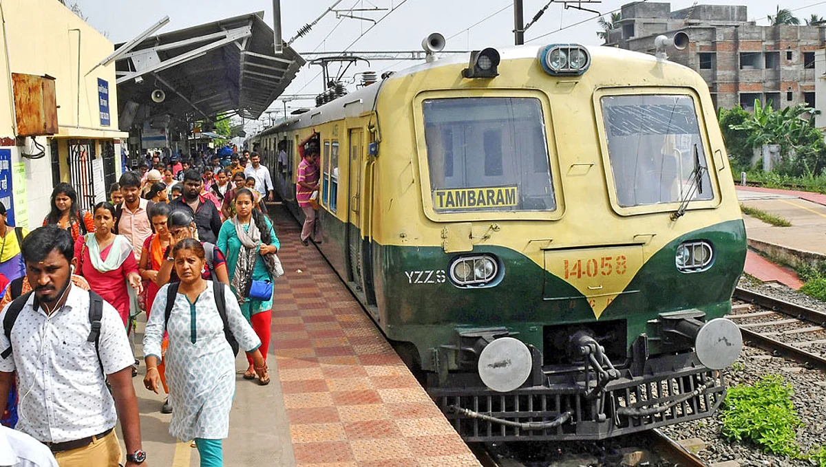 சென்னை புறநகர் ரயில்களில் விரைவில் ஏசி பெட்டிகள் அறிமுகம்: பயணிகள் மகிழ்ச்சி