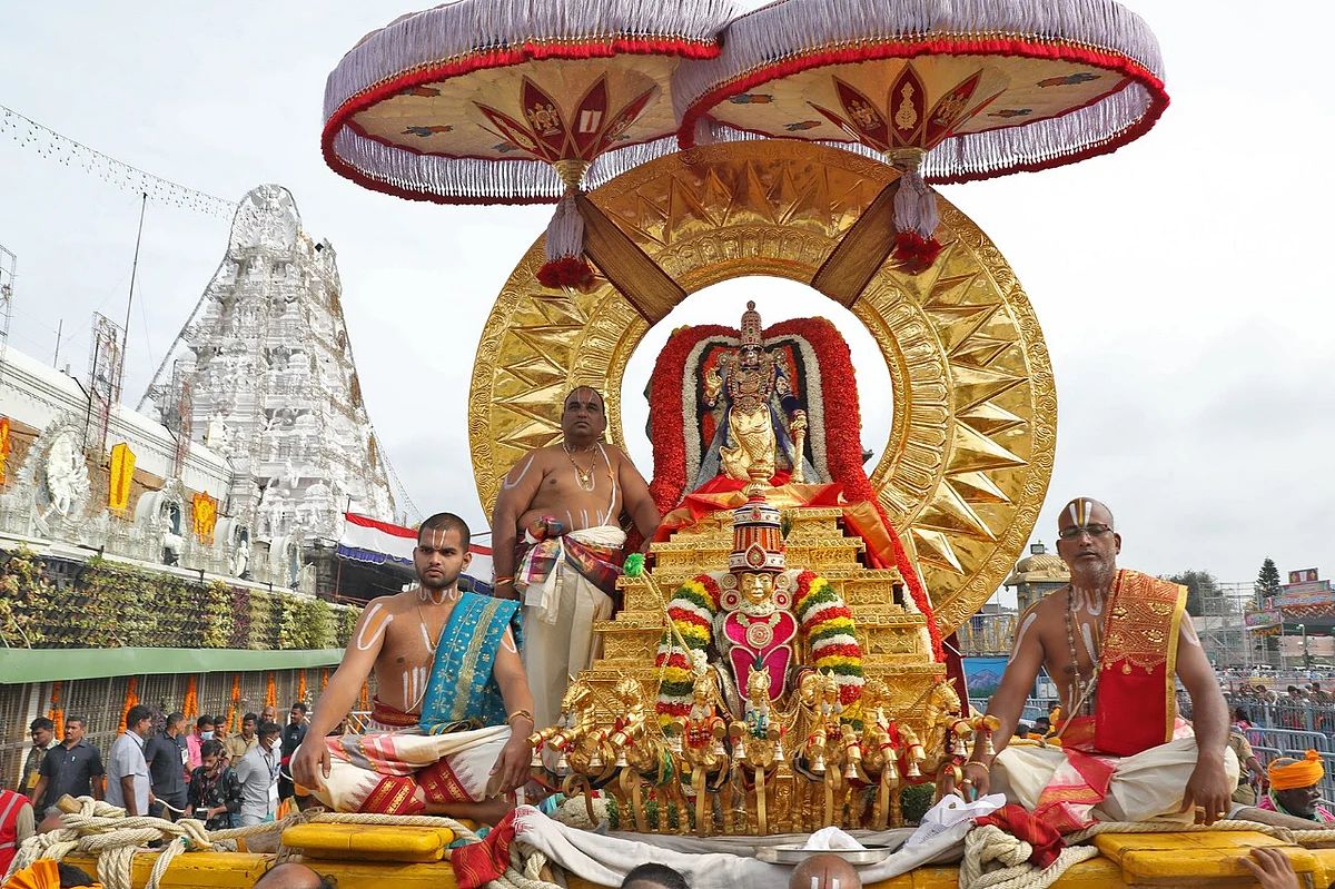 சூரிய பிரபை வாகனத்தில் ஏழுமலையான்...