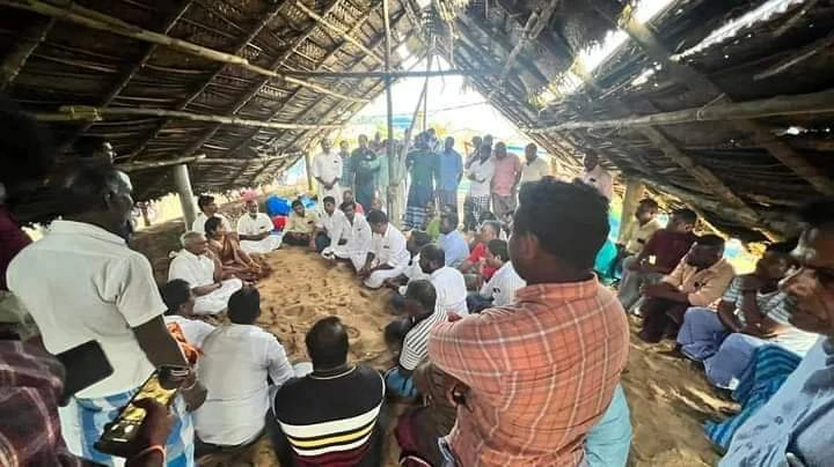மீனவ கிராமத்தில் பொன்.ராதாகிருஷ்ணன்...