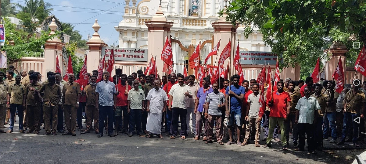 `எங்களுக்கு தீபாவளி போனஸ் வழங்கவும்'- பெண் அமைச்சர் அலுவலகத்தை முற்றுகையிட்ட தொழிலாளர்கள்