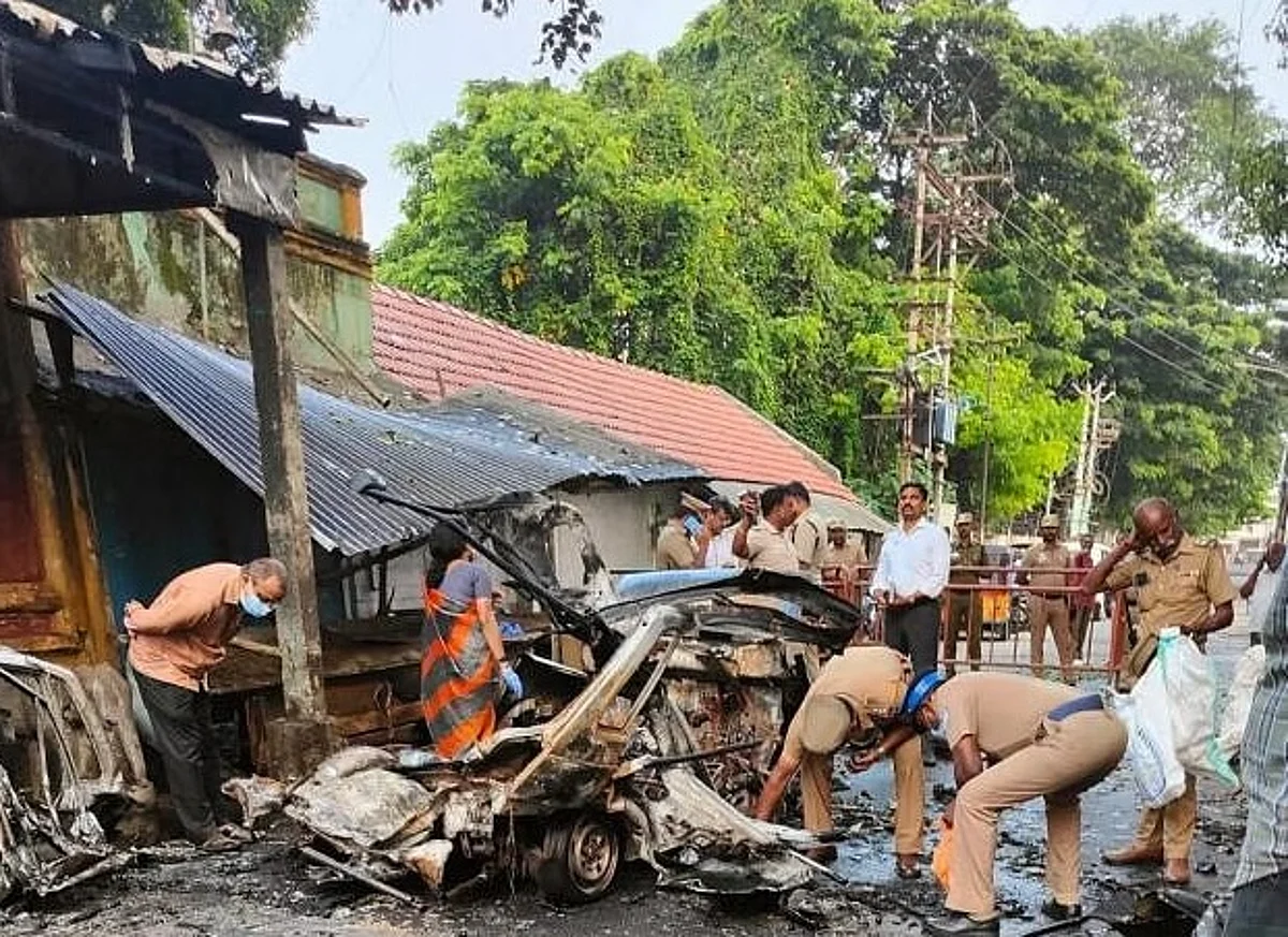 பாஜகவின் கிளைப்பிரிவு போல செயல்படும் என்ஐஏ-விடம் கோவை கார் குண்டுவெடிப்பு வழக்கை ஒப்படைப்பதா?- சீமான் காட்டம்