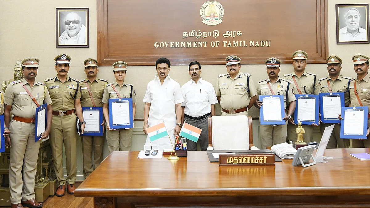 கோவை கார் வெடிப்பு சம்பவத்தில் சிறப்பான புலன் விசாரணை: போலீஸாருக்கு முதல்வர் பாராட்டுச் சான்றிதழ்!