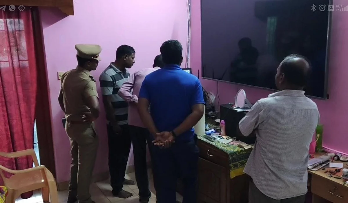 நாகர்கோவிலில் நள்ளிரவில் நடந்த சம்பவம்: கதவை உடைத்து 52 பவுன் கொள்ளை