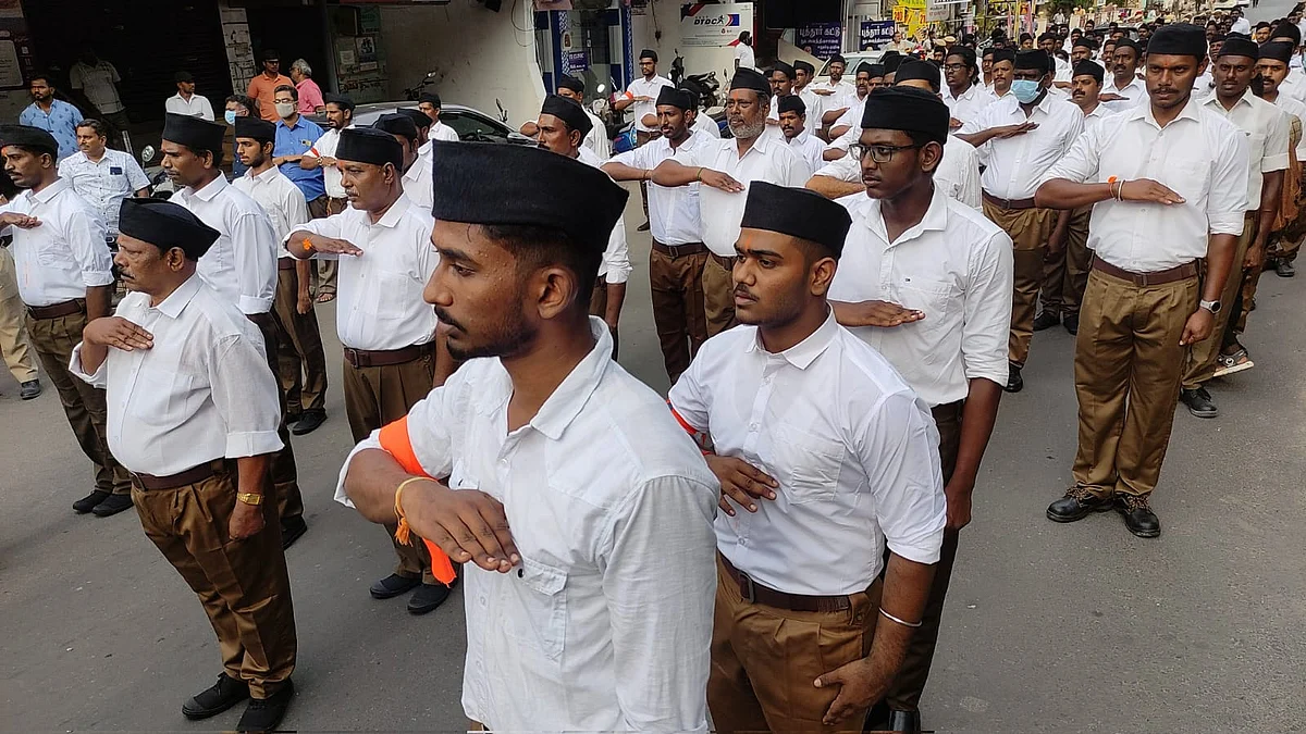 புதுச்சேரியில் ஆர்எஸ்எஸ் அணிவகுப்பு ஊர்வலம் நடைபெற்றது.