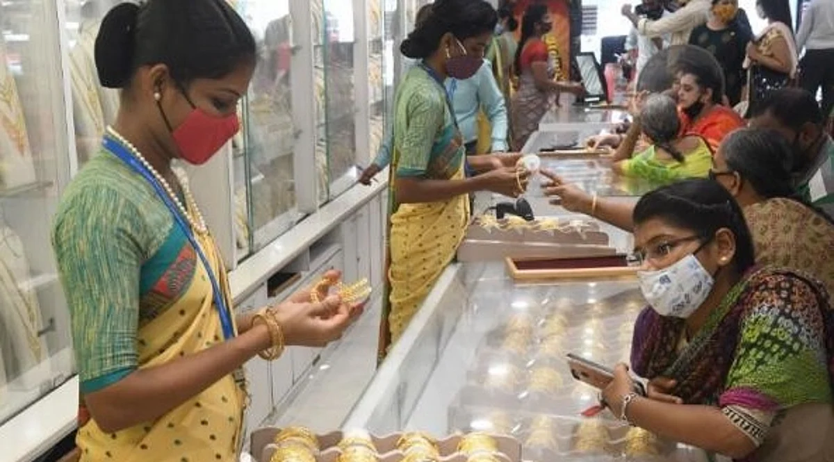 திடீரென எகிறிய தங்கத்தின் விலை: வாடிக்கையாளர்கள் அதிர்ச்சி