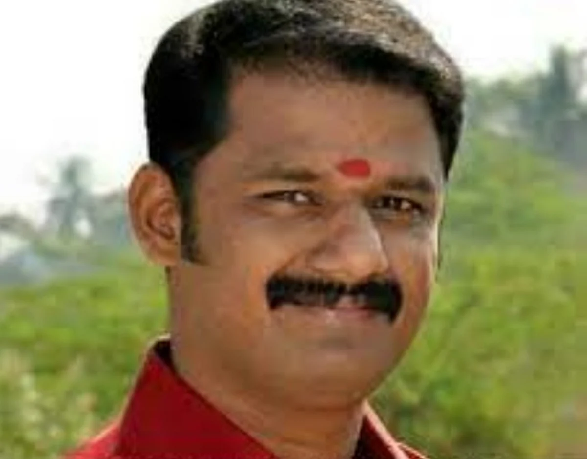 இனி வாரம் கிடையாது; மாதம் ஒருமுறை கையெழுத்திடணும்: சயானின் ஜாமீன் நிபந்தனையை தளர்த்தியது உயர்நீதிமன்றம்