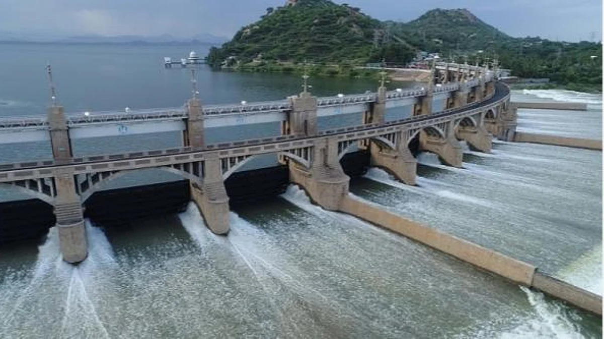 மேட்டூர் அணையிலிருந்து 1.85 லட்சம் கனஅடி நீர் திறப்பு: பொதுமக்களுக்கு எச்சரிக்கை