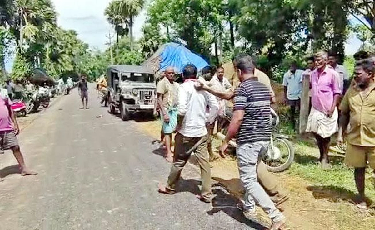 காதலிக்க மறுத்த இளம்பெண்ணின் கழுத்தை அறுத்துக் கொன்ற வாலிபர்: நடுரோட்டில் நடந்த பயங்கரம்