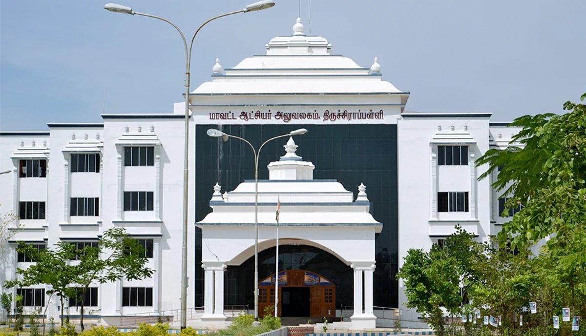 திருச்சி மாவட்ட ஆட்சியர் அலுவலகத்துக்கு அதிகாலையில் வந்த விவசாயிகள்: திடீர் உண்ணாவிரதத்தால் பரபரப்பு!