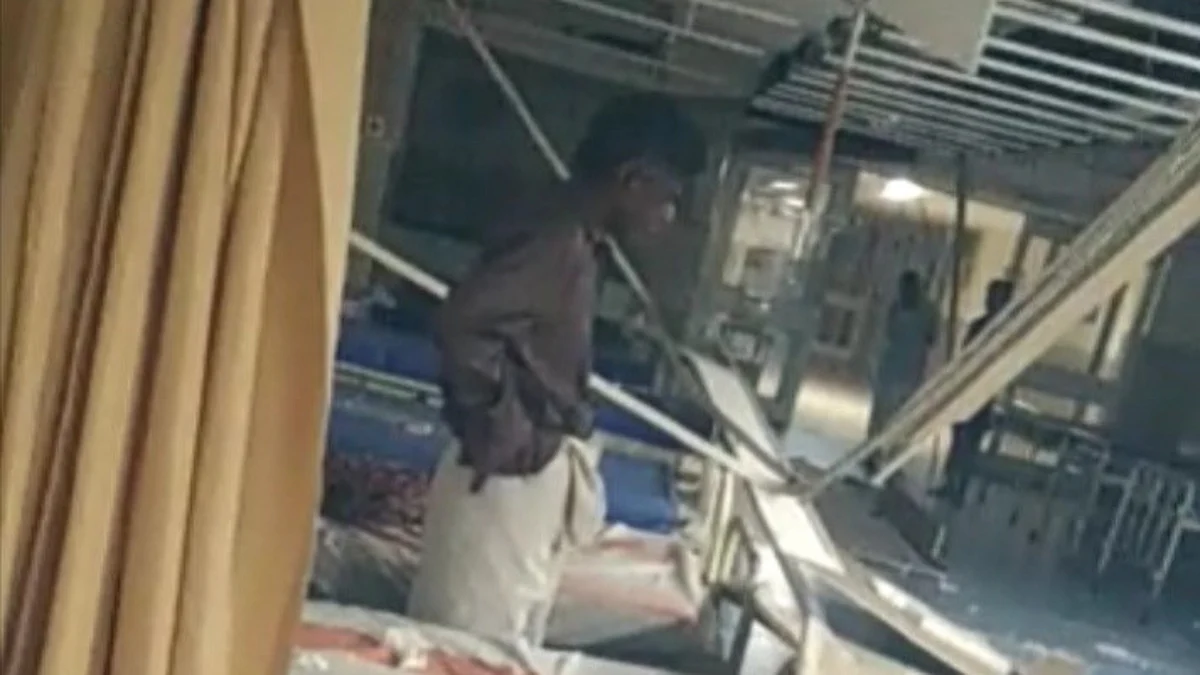 இஎஸ்ஐ மருத்துவமனையில் இடிந்து விழுந்த மேற்கூரை: மயிரிழையில் உயிர் பிழைத்த நோயாளிகள்