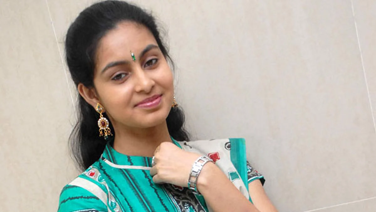 நடிகர் விஷாலுக்கும், எனக்கும் திருமணம் நடந்ததாக வதந்திகளை கிளப்பி வருகின்றனர்: பதறும் நடிகை அபிநயா