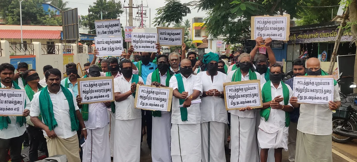 வீட்டில் குழந்தை பெற்றதால் டார்ச்சர்; கணவன், மனைவி மீது வழக்கு: களமிறங்கிய விவசாயிகள்!