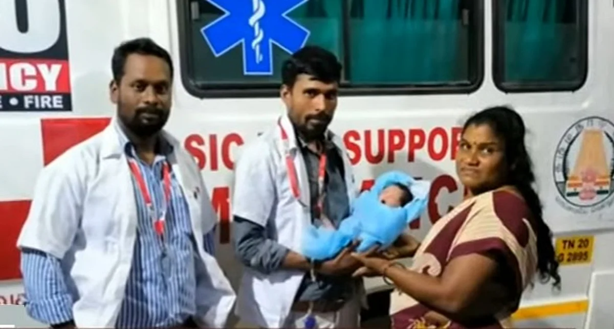 108 ஆம்புலன்ஸில் பெண்ணுக்கு பிரசவம் பார்த்த ஆண் மருத்துவ உதவியாளர்: நெகிழவைத்த சம்பவம்!