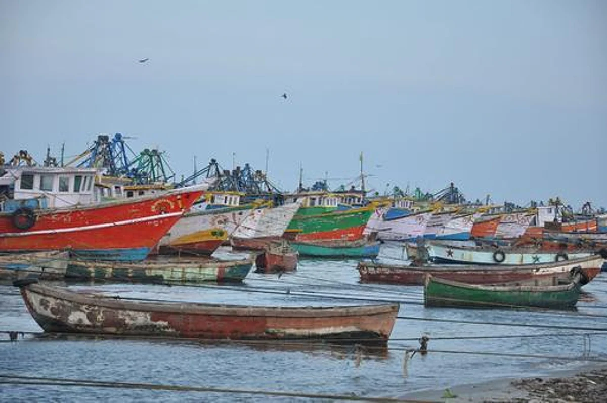 தொடர்ந்து உருவாகும் காற்றழுத்த தாழ்வு நிலை -
11 நாட்களாக கடலுக்குச் செல்லாத மீனவர்கள்