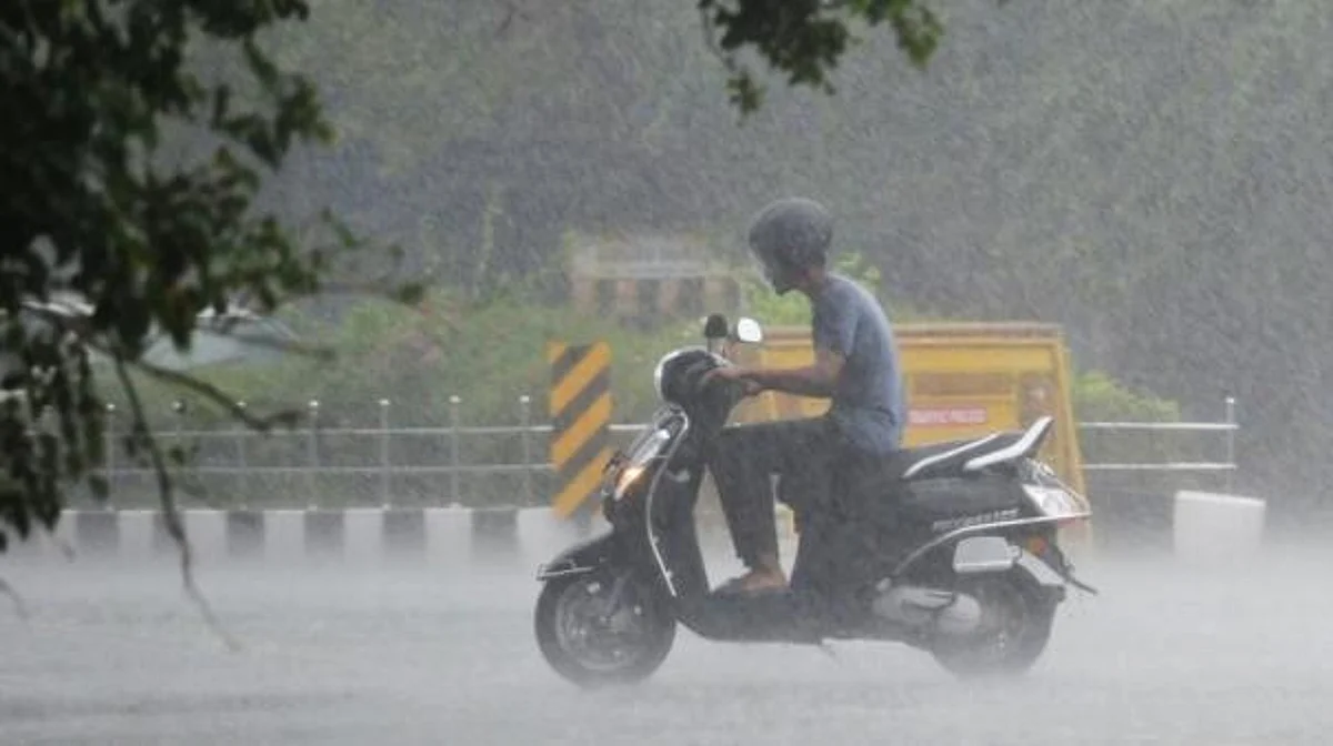 மூன்று மாவட்டங்களுக்கு ஆரஞ்சு அலர்ட்: 8 மாவட்டங்களில் பள்ளிகளுக்கு விடுமுறை!