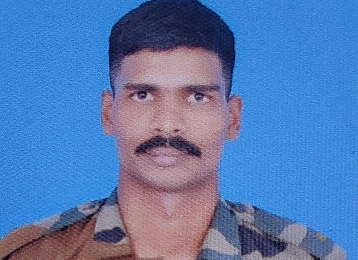 ரயிலில் இருந்து தவறி விழுந்து ராணுவ வீரர் பலி: சொந்த ஊரில் ராணுவ மரியாதையுடன் அடக்கம்