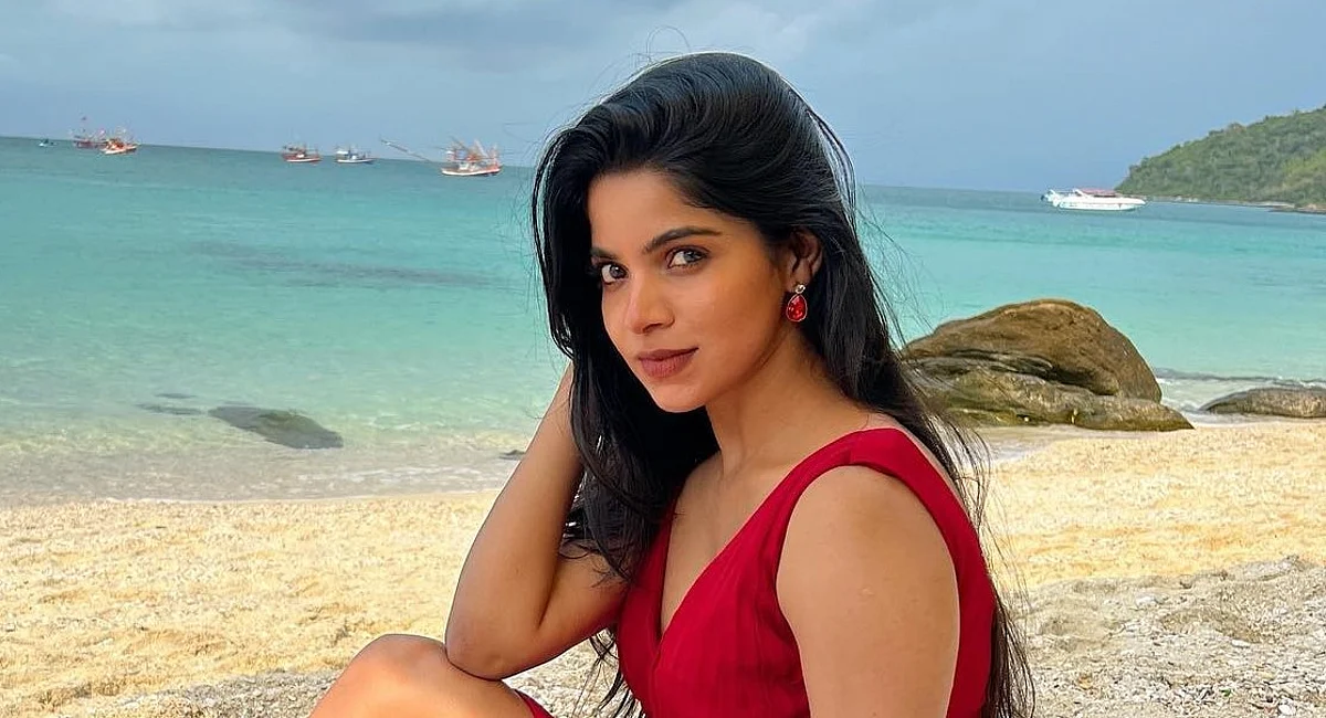 திவ்ய பாரதி லேட்டஸ்ட் க்ளிக்ஸ்...