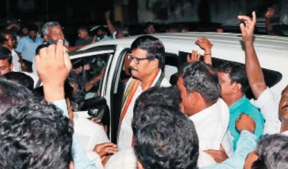 உருட்டுக் கட்டைகளால் மூன்று பேருக்கு மண்டை உடைப்பு: கோஷ்டி பூசலால் களேபரமான சத்தியமூர்த்தி பவன்!