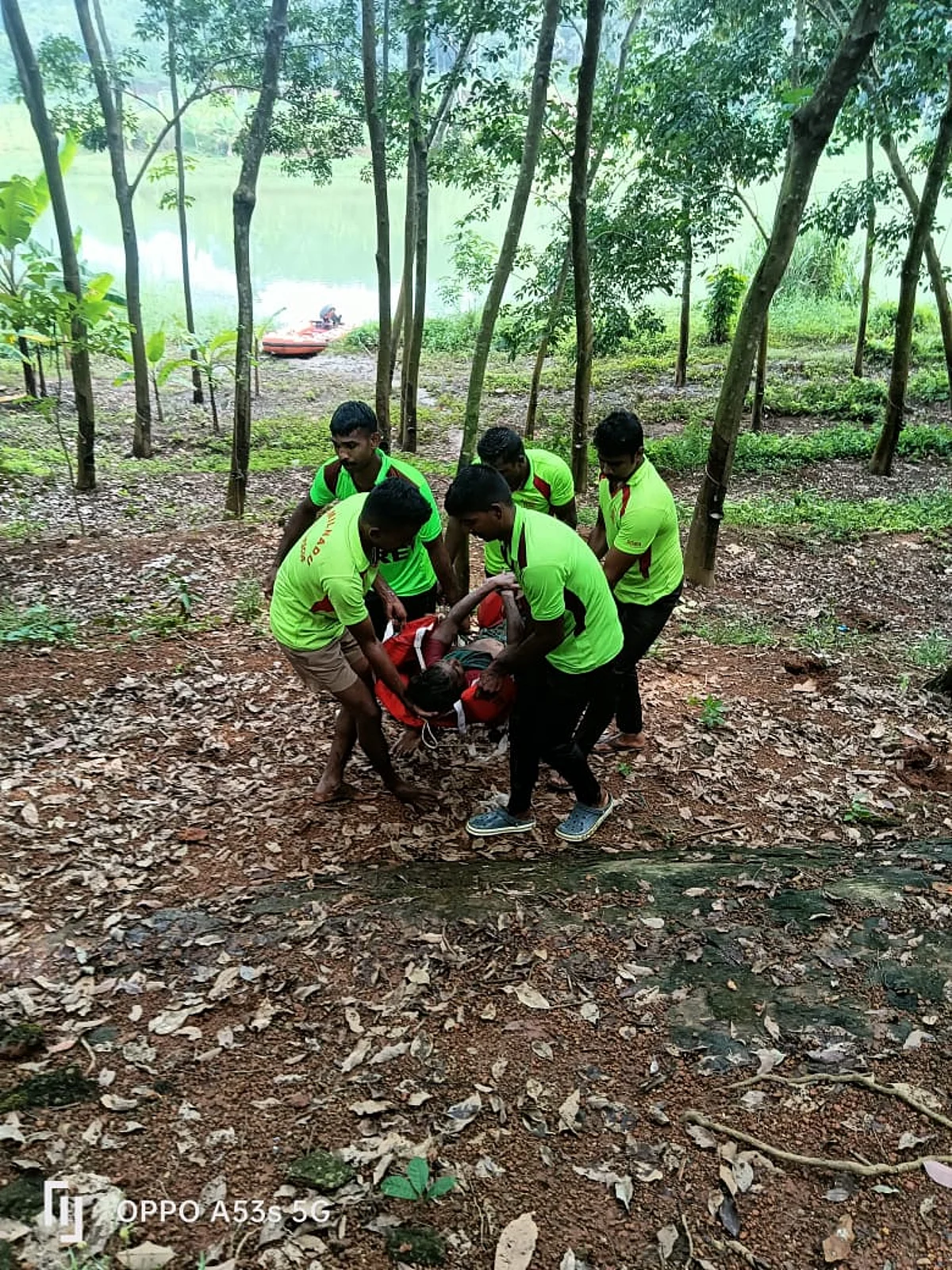 ஆற்று நீரில் அடித்துச் செல்லப்பட்ட குமரி பெண்: 24 மணி நேரத்திற்கு பின்பு உயிருடன் மீட்கப்பட்ட ஆச்சரியம்!