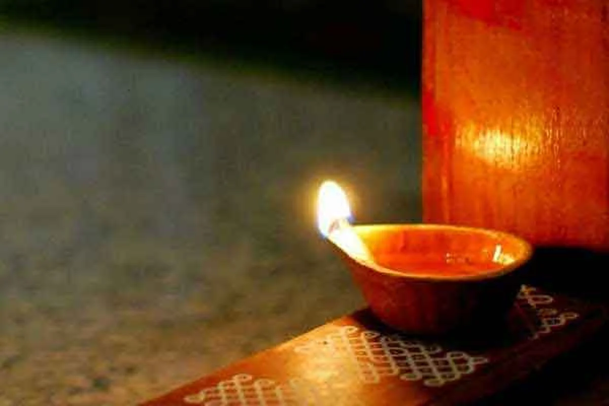 கார்த்திகை ஞாயிறு: வாசலில் தீபம் ஏற்றினால் ஐஸ்வர்யம் பெருகும்!
