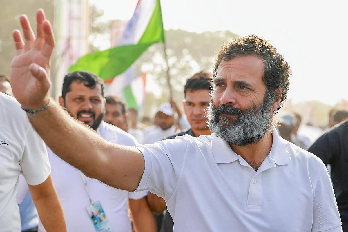 ‘அரசியல் கசப்புகளுக்கு இடையே அரிதான தருணம்’ - ராகுலைப் பாராட்டிய ராவத்!