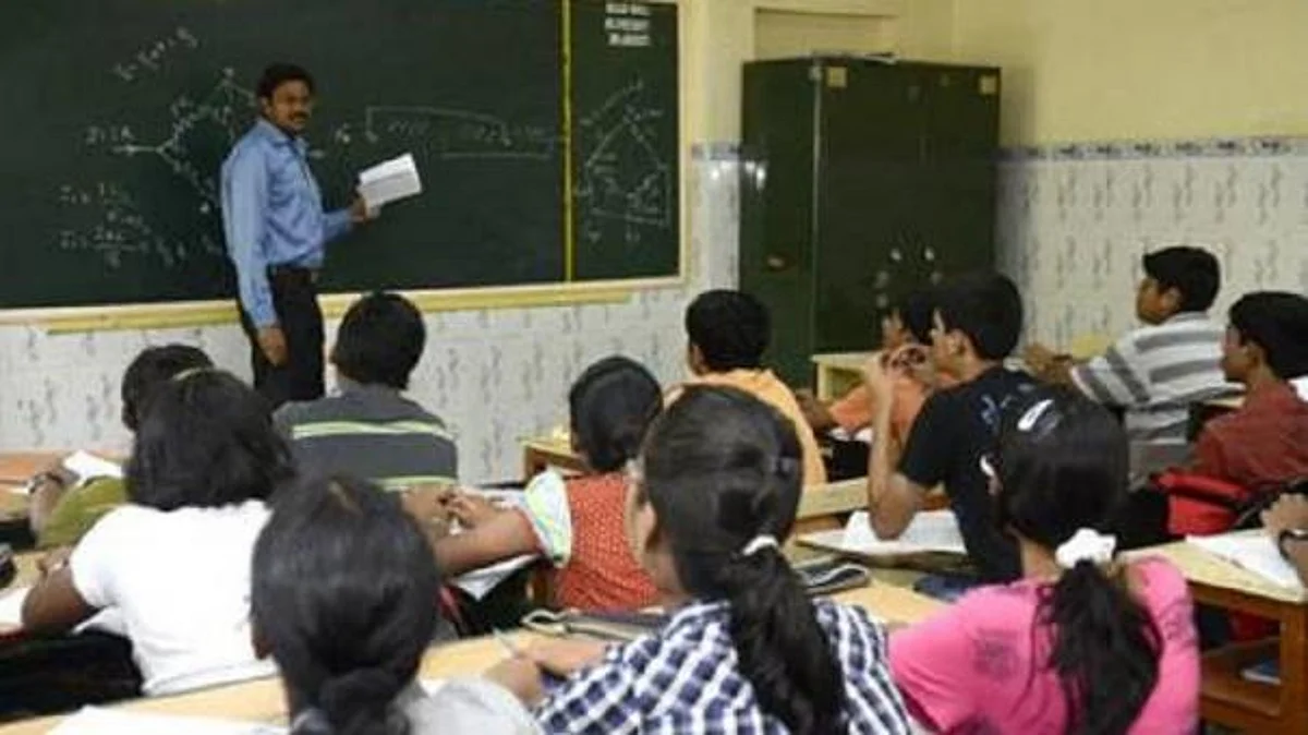 கல்லூரி பேராசிரியர்கள் இனி ஓவர் கோட் அணிய வேண்டும்: தமிழக உயர் கல்வித்துறை அதிரடி உத்தரவு