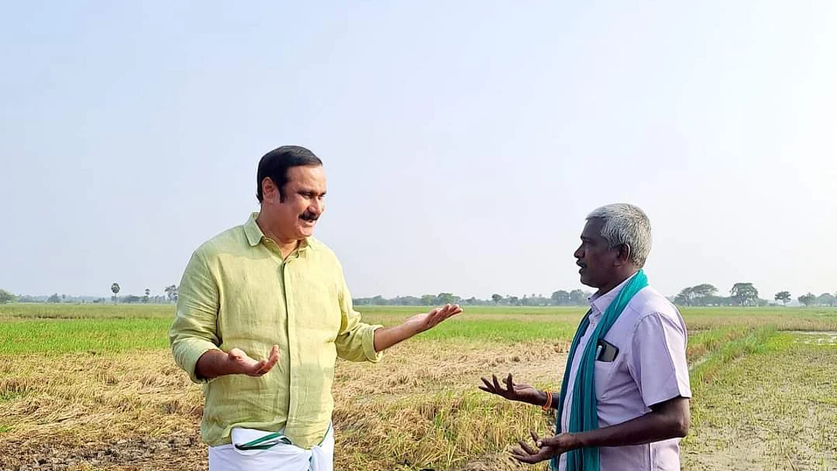 அன்புமணியிடம் முறையிடும் விவசாயி ராஜதுரை