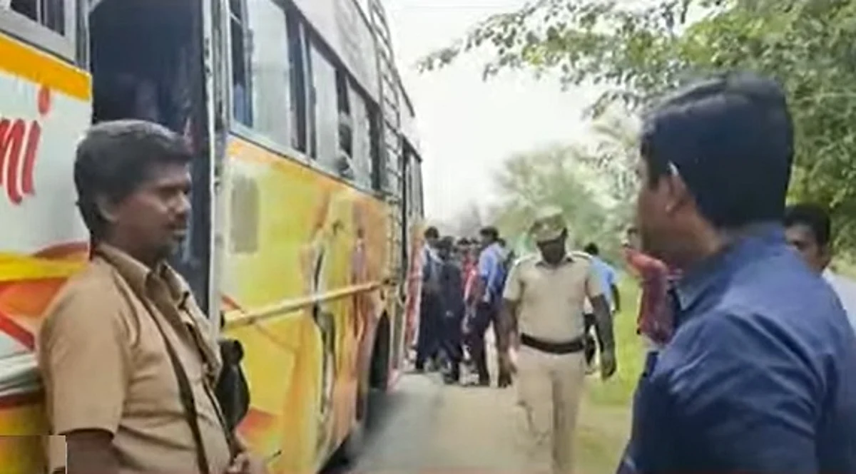 பேருந்தில் நிரம்பி வழிந்த பயணிகளின் கூட்டம்; மடக்கிப் பிடித்த விழுப்புரம் கலெக்டர்: நடுரோட்டில் காட்டிய அதிரடி