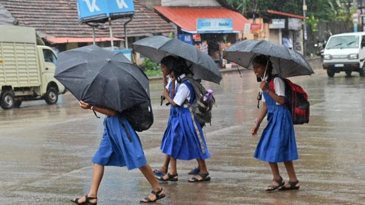 தொடரும் கனமழை: மேலும் 3 மாவட்ட பள்ளி, கல்லூரிகளுக்கு நாளை விடுமுறை!
