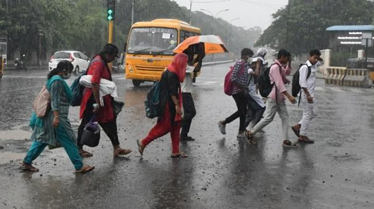வட மாவட்டங்களில் வெளுத்து வாங்கும் மழை!- இன்றும் பள்ளிகளுக்கு விடுமுறை