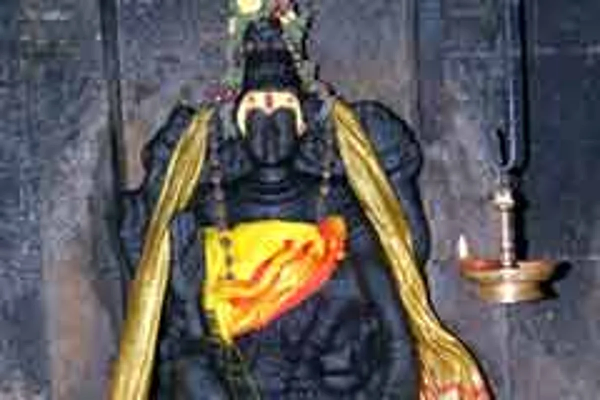 கம்பராயபெருமாள் கோயிலில் மும்மூர்த்திகள்; தட்சிணாமூர்த்தியும் முருகனும் விசேஷம்!