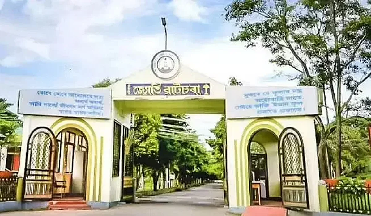 2வது மாடியில் இருந்து குதித்த கல்லூரி மாணவர் கவலைக்கிடம்: ராகிங் செய்த மூன்று பேர் கைது