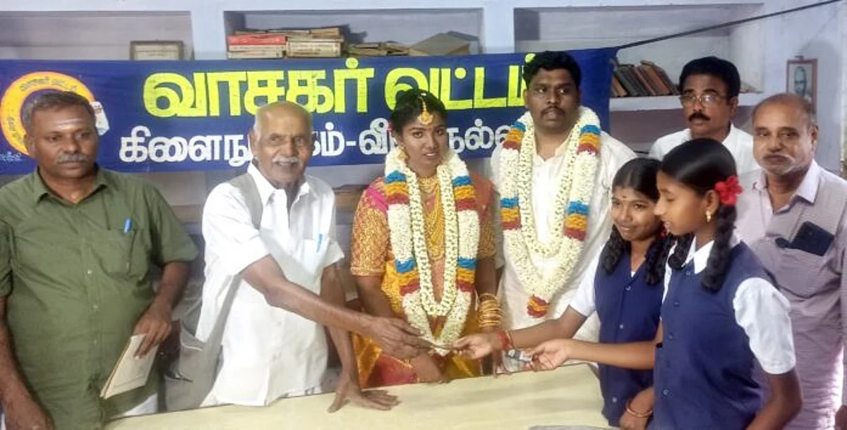 திருக்குறள் வழியில் திருமணம்: மக்களை ஆச்சரியப்படுத்திய மணமக்கள்!