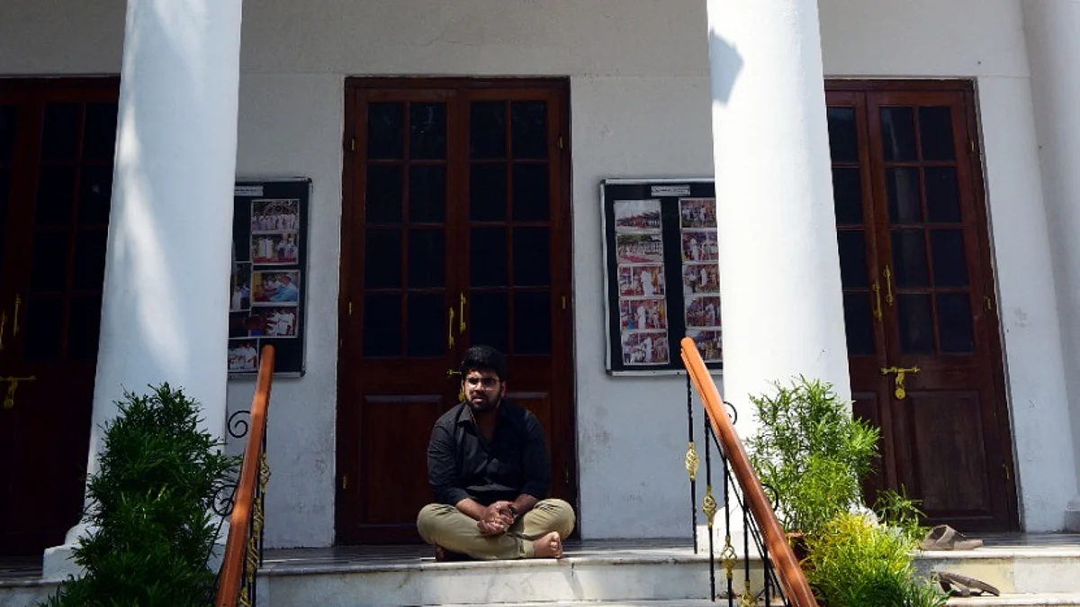 முதல்வருக்கு எதிராக தனி ஒருவராக போராடும் எம்எல்ஏ: பரபரப்புடன் புதுச்சேரி சட்டப்பேரவை வளாகம்!