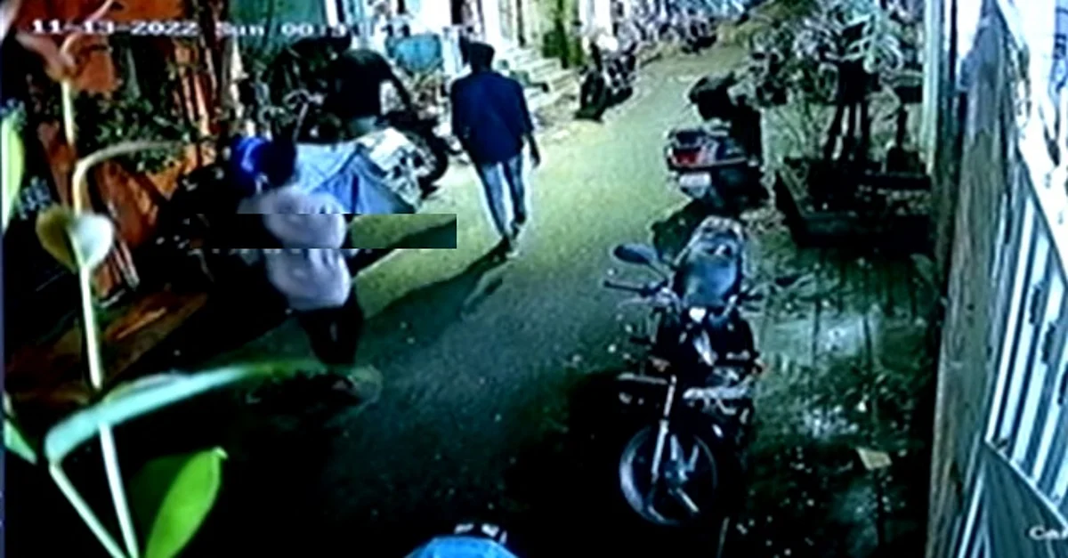 வீடு புகுந்து வியாபாரியை கொன்ற உறவுகள்; சர்வ சாதாரணமாக சென்ற கொலையாளிகள்: அதிர்ச்சி சிசிடிவி காட்சி