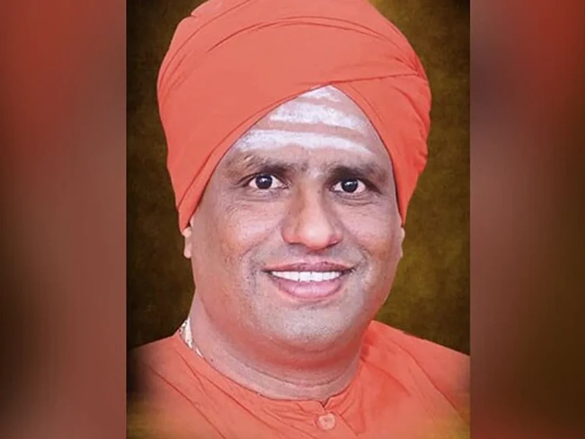 ஆசை வலையில் வீழ்த்தி அந்தரங்க வீடியோ பதிவுசெய்த கல்லூரி மாணவி: கர்நாடக மடாதிபதி தற்கொலையில் திடுக்கிடும் தகவல்கள்